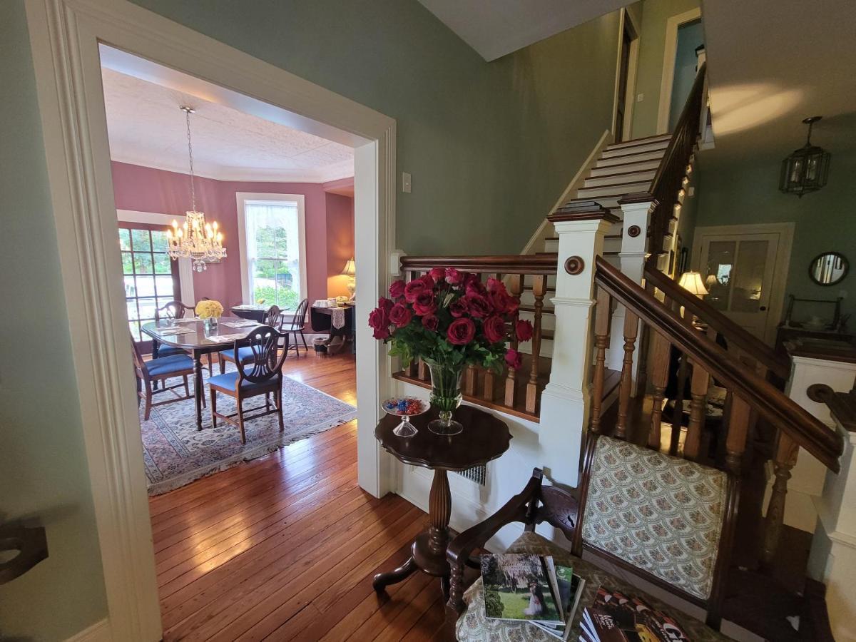 The Camellia Rose Inn- King Stardust Bed & Breakfast *