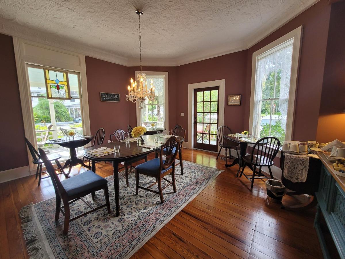 Bed & Breakfast The Camellia Rose Inn- King Stardust Gainesville