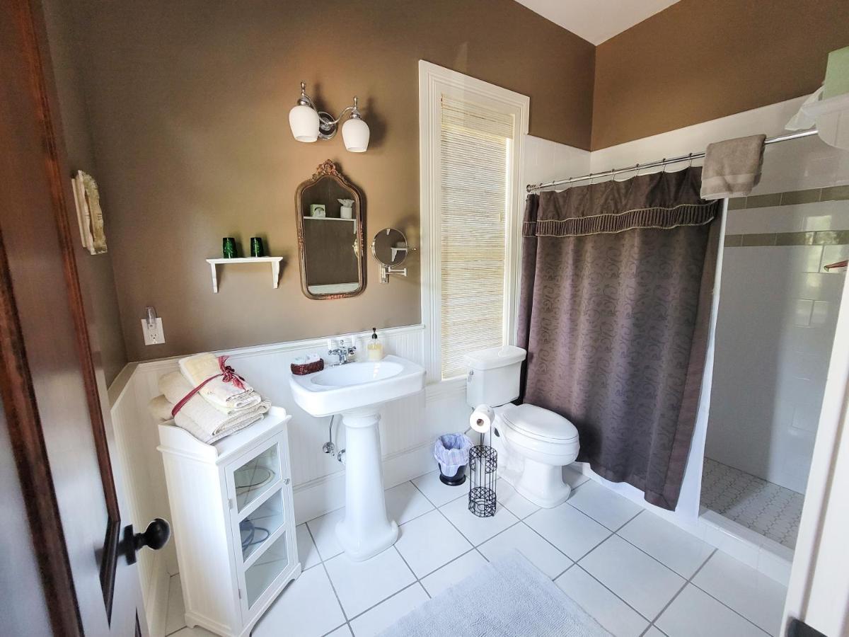 Bed & Breakfast Camellia Rose Inn- King Southern Charm *