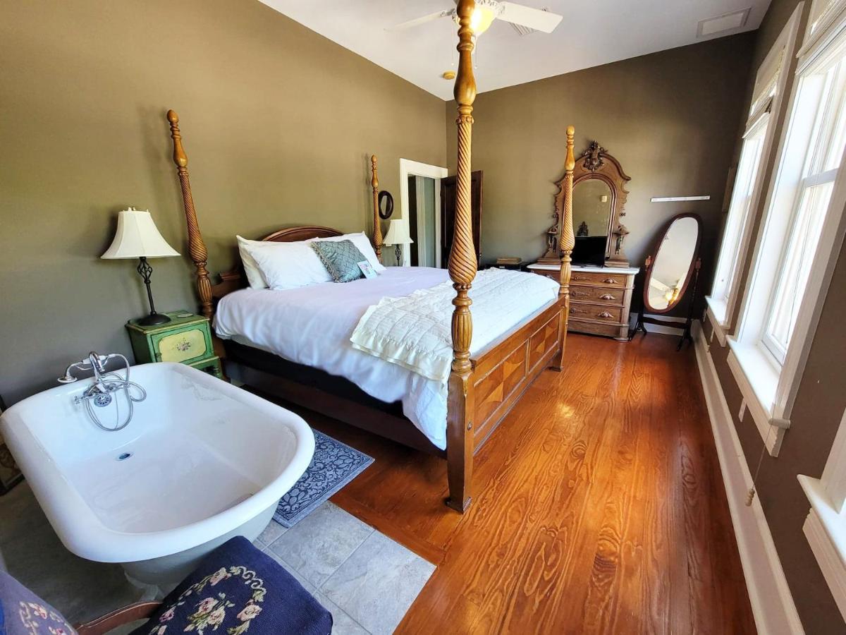 Bed & Breakfast Camellia Rose Inn- King Southern Charm *