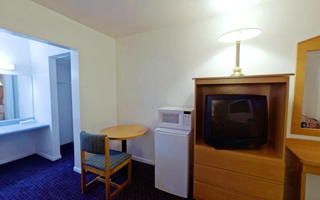 Motel America's Best Value - 2*