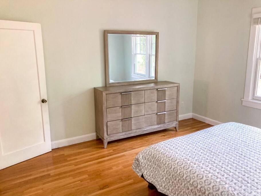 House - 8 Bedrooms Walk To Uf / Stadium Holiday home Gainesville
