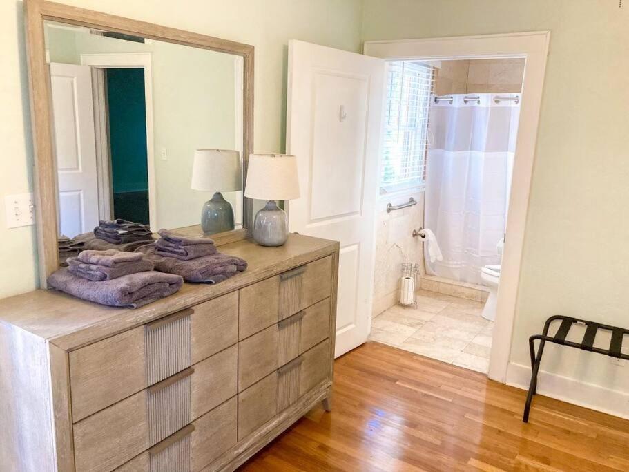 House - 8 Bedrooms Walk To Uf / Stadium