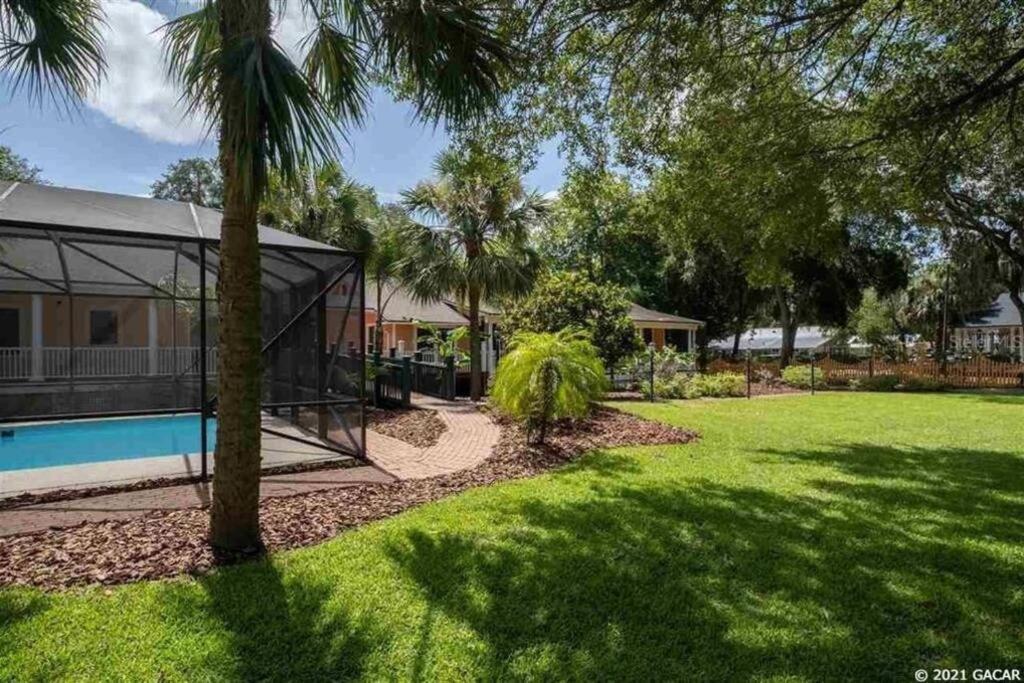 House - 8 Bedrooms Walk To Uf / Stadium Holiday home