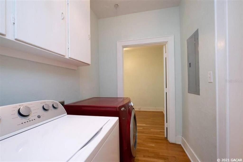 House - 8 Bedrooms Walk To Uf / Stadium Holiday home Gainesville