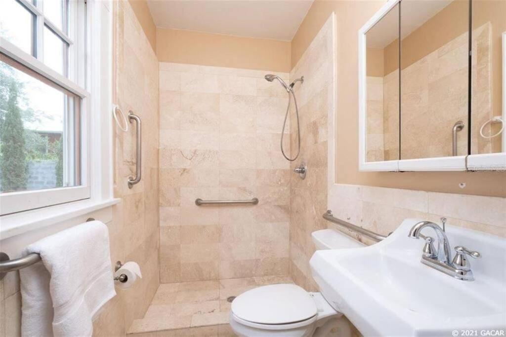 Holiday home House - 8 Bedrooms Walk To Uf / Stadium Gainesville