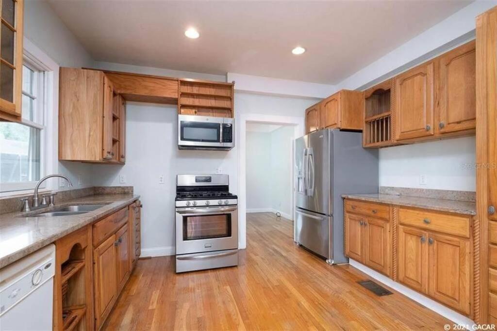 Holiday home House - 8 Bedrooms Walk To Uf / Stadium *