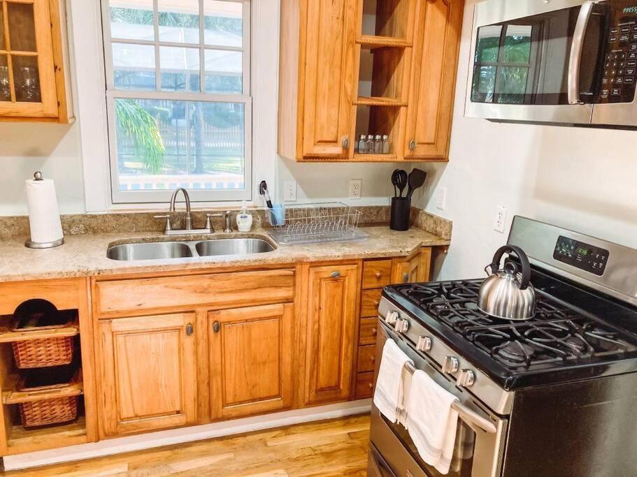 House - 8 Bedrooms Walk To Uf / Stadium Holiday home