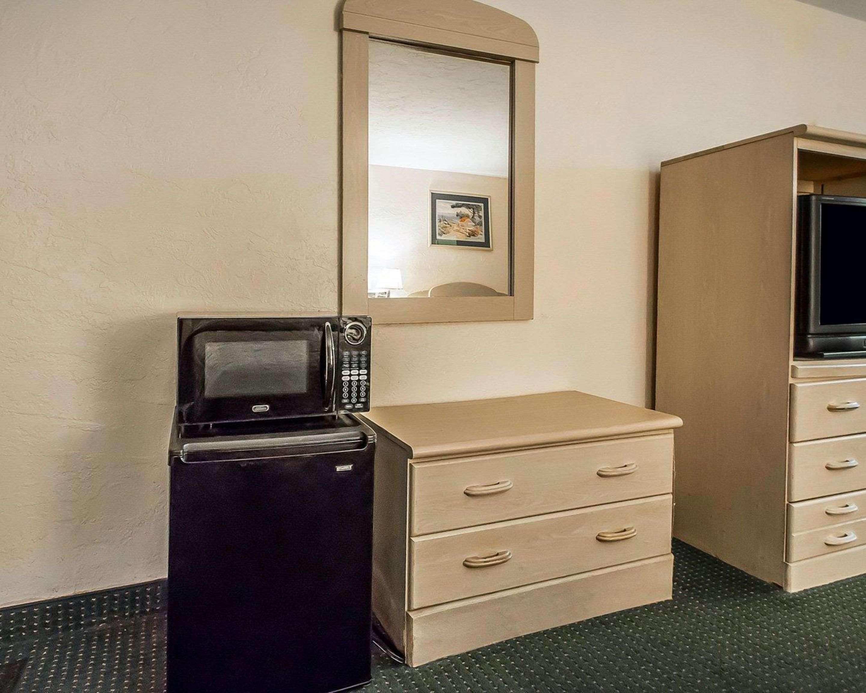 Rodeway - Area Inn Gainesville