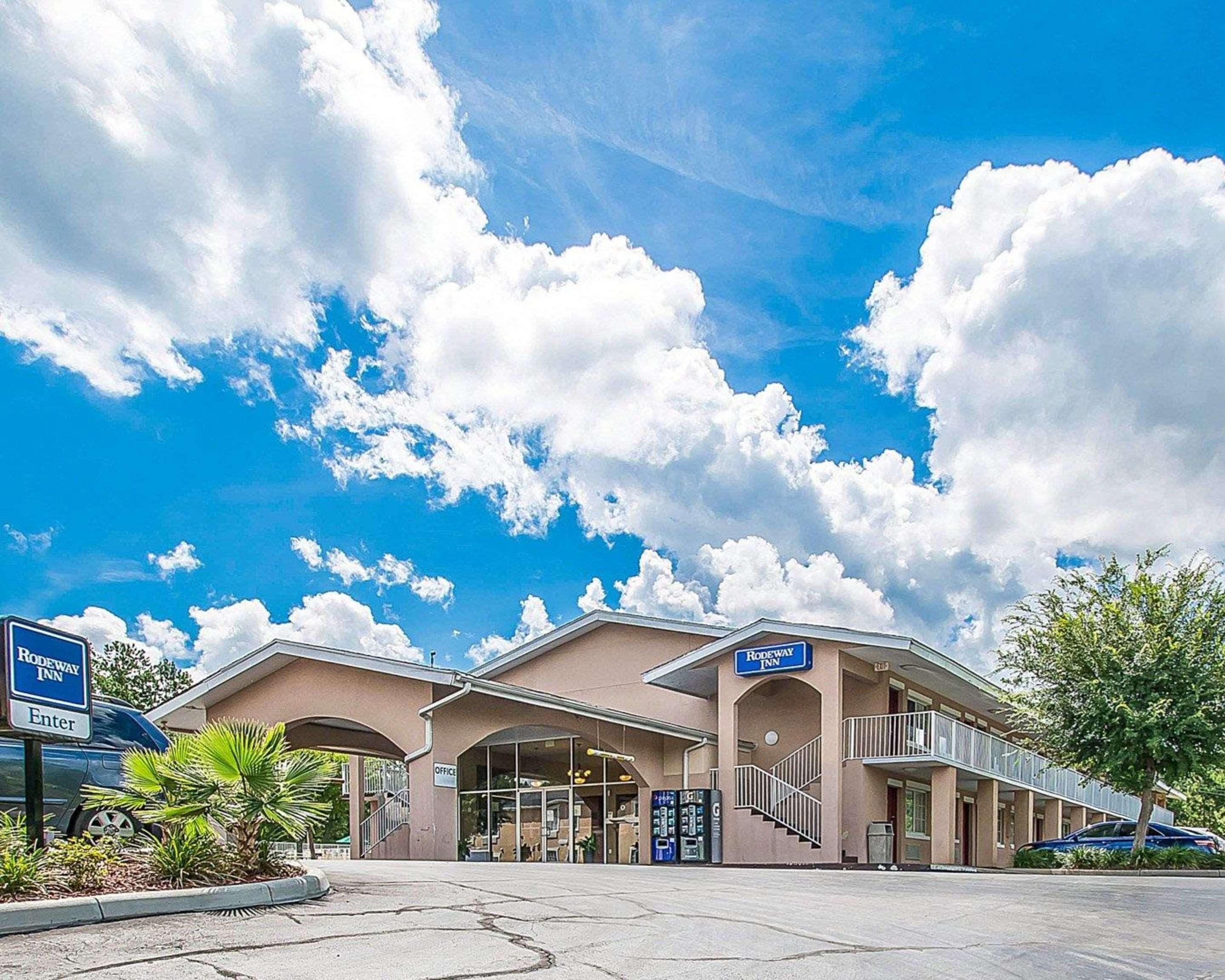Rodeway - Area Inn Gainesville