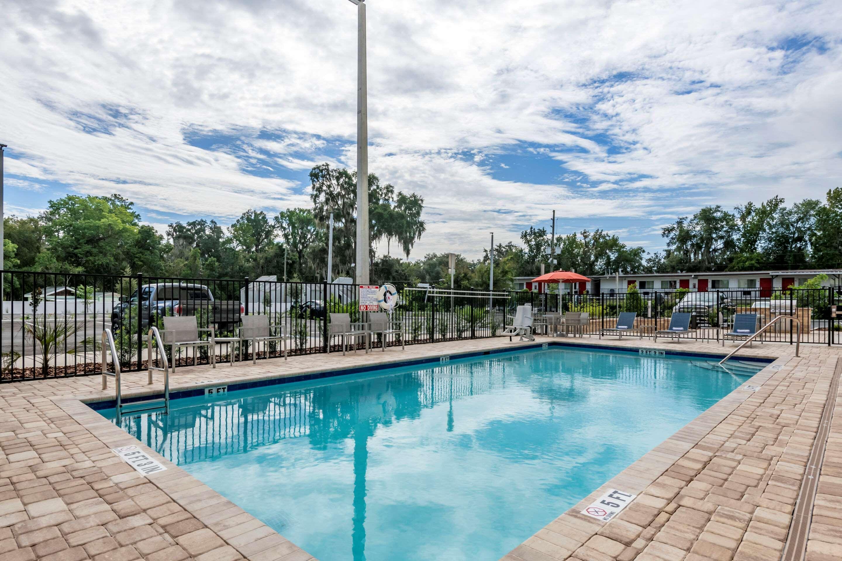 Comfort Near 3* Gainesville