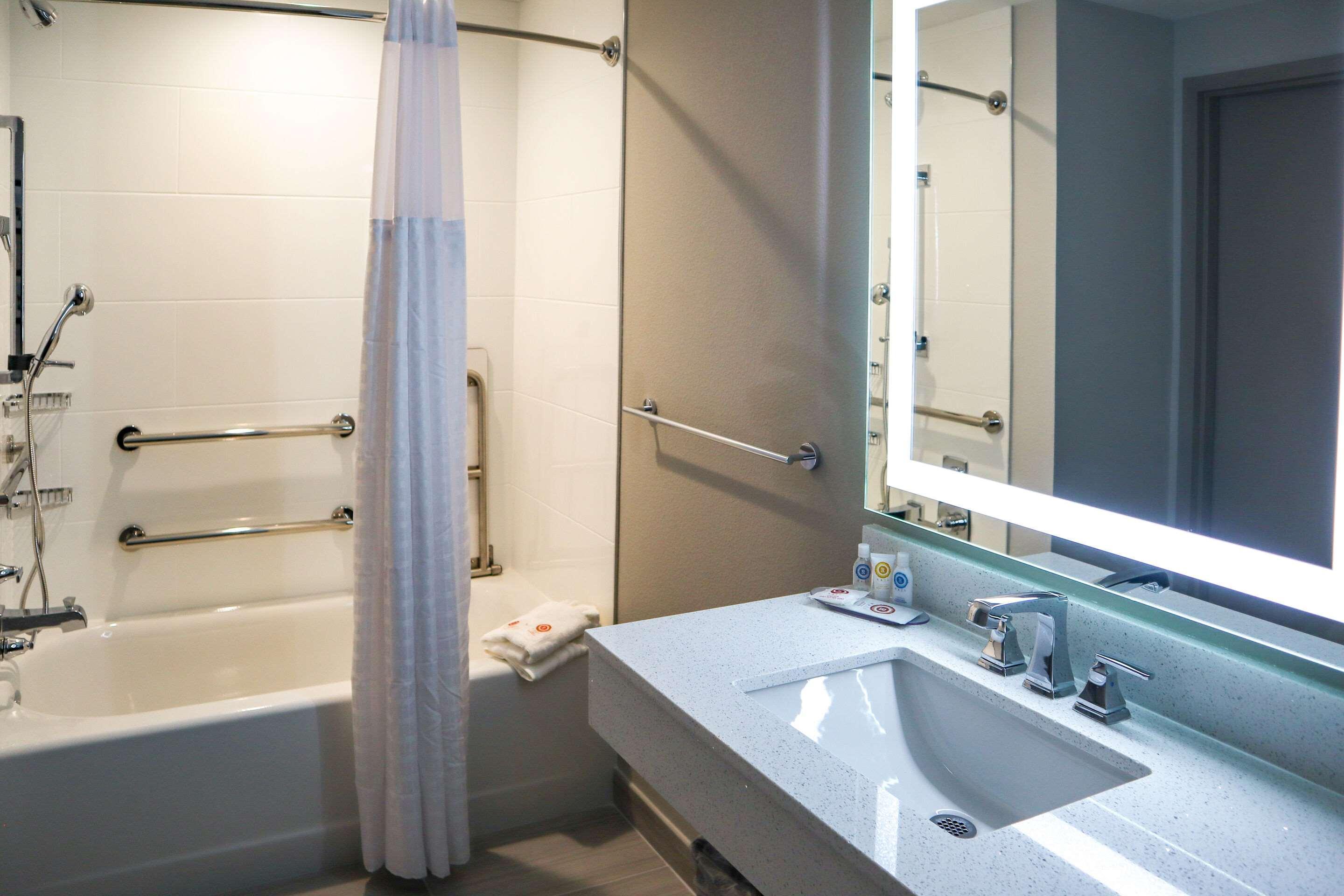 Hotel Comfort Near