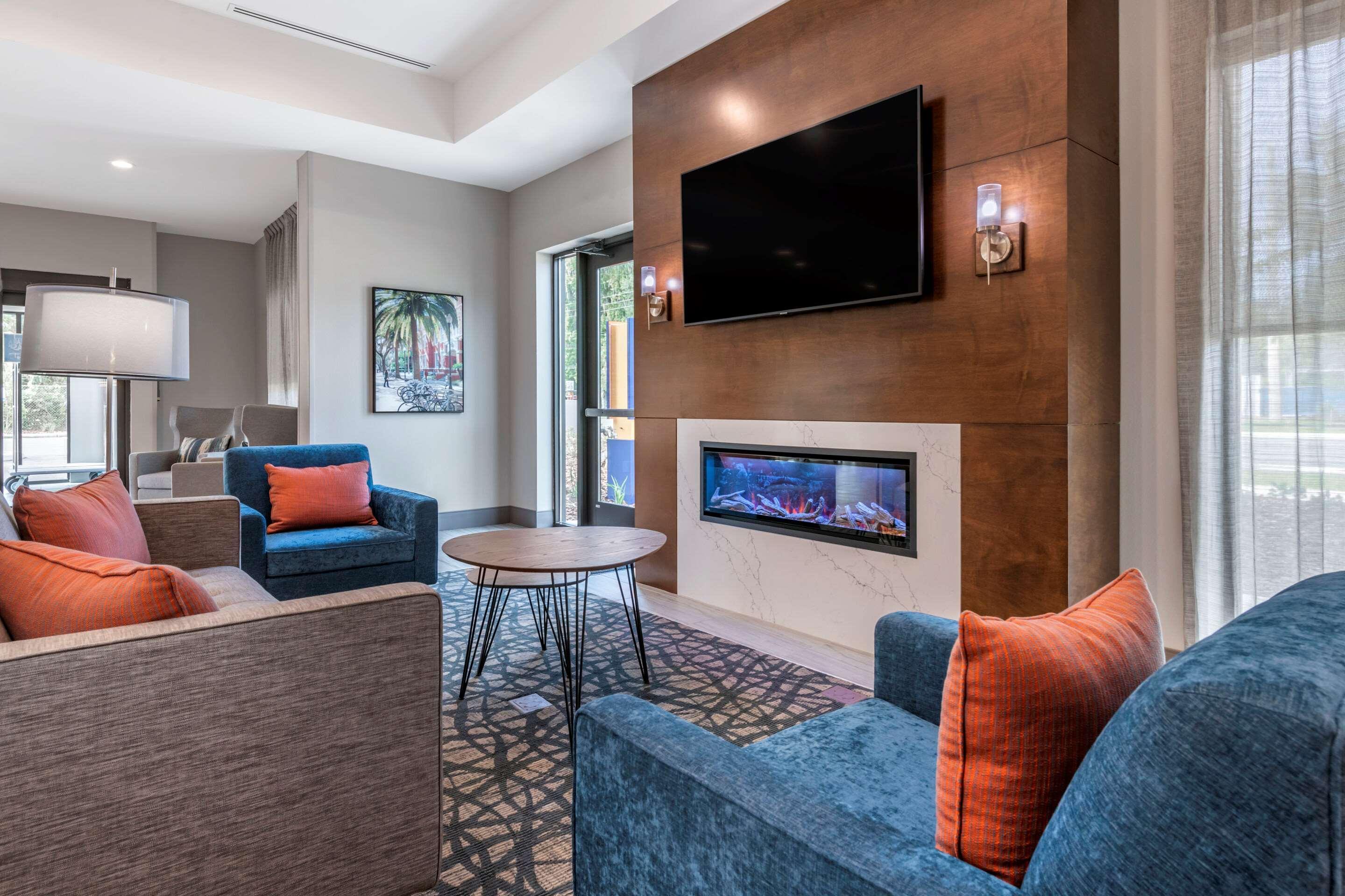 Hotel Comfort Near 3*