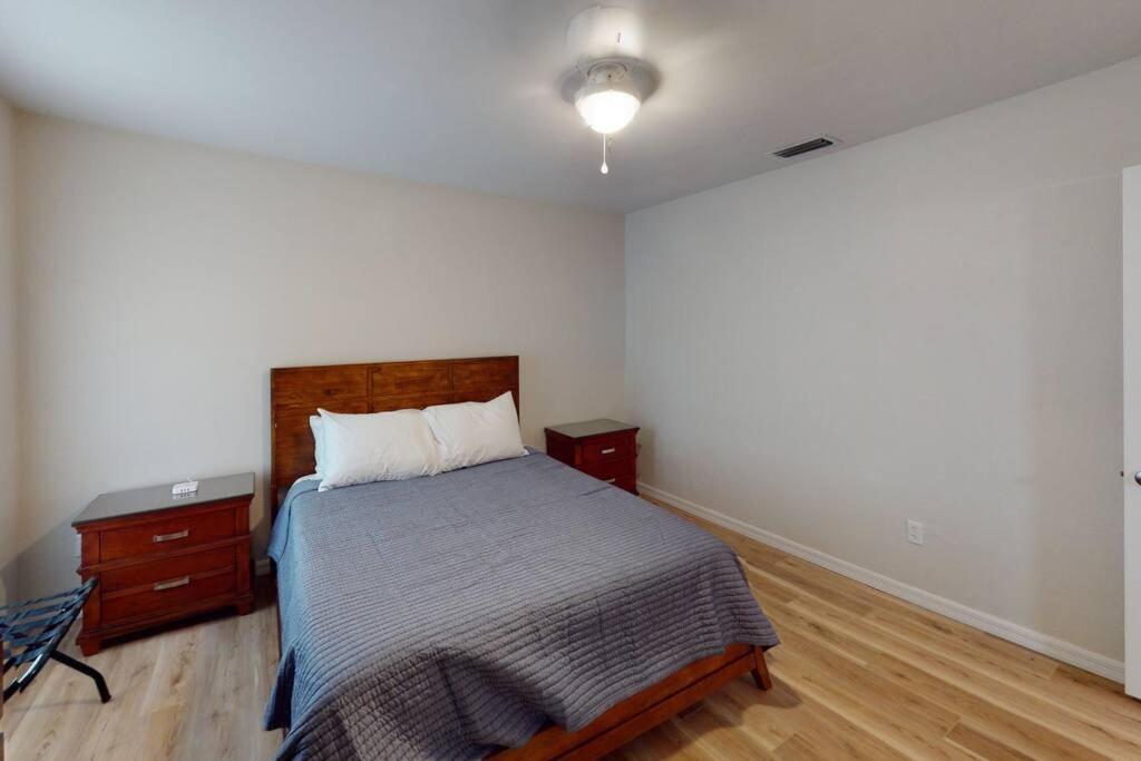 Holiday home Gator Pool And Hot Tub House -1.5 Miles To Stadium Gainesville