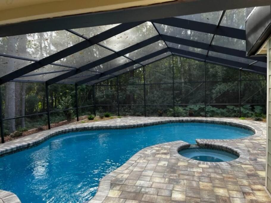 Gator Pool And Hot Tub House -1.5 Miles To Stadium Holiday home *