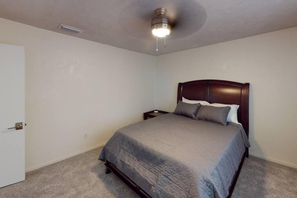 Gator Ranch House 1.5 Miles From Stadium Holiday home *