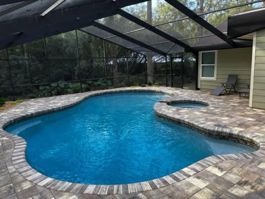 Holiday home Gator Pool And Hot Tub House -1.5 Miles To Stadium *