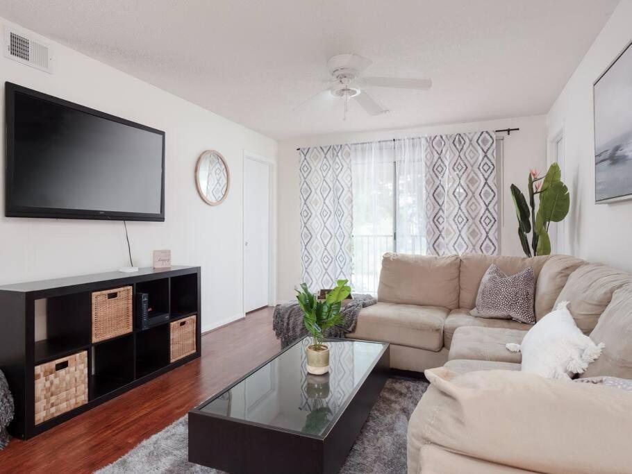 Spacious Mins To Shands, University, & Downtown! Apartment
