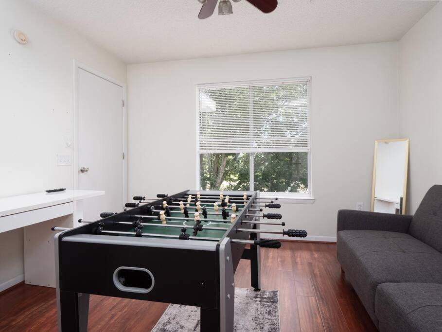 Spacious Mins To Shands, University, & Downtown! *