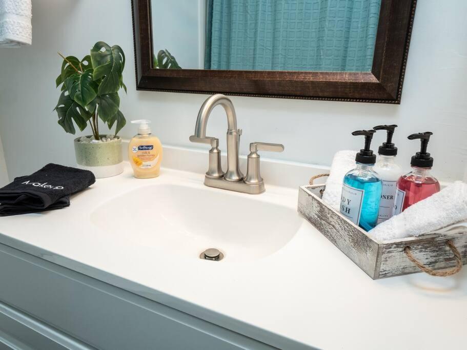 Spacious Mins To Shands, University, & Downtown! Apartment Gainesville