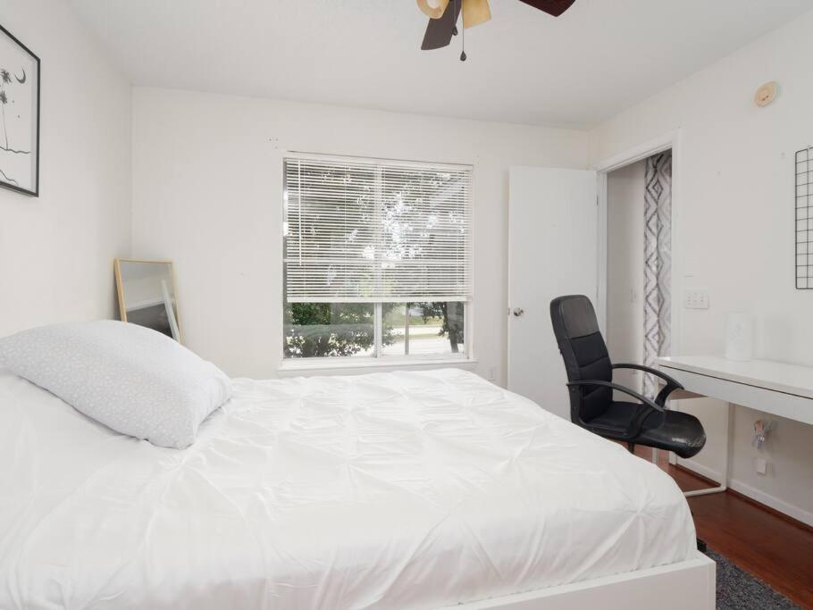 Spacious Mins To Shands, University, & Downtown! Apartment