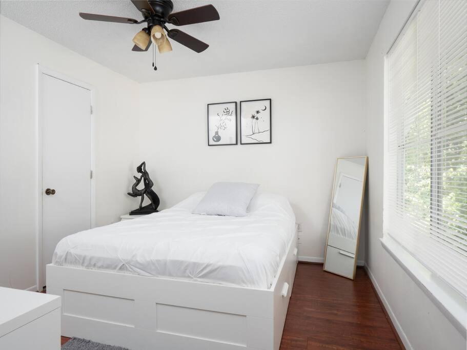 Spacious Mins To Shands, University, & Downtown! Apartment *