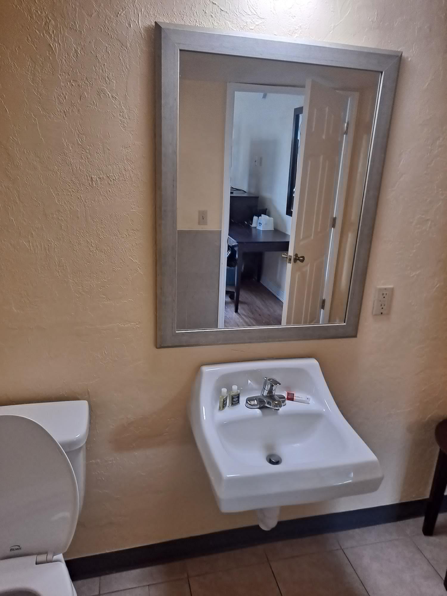 Hotel Days By Wyndham University