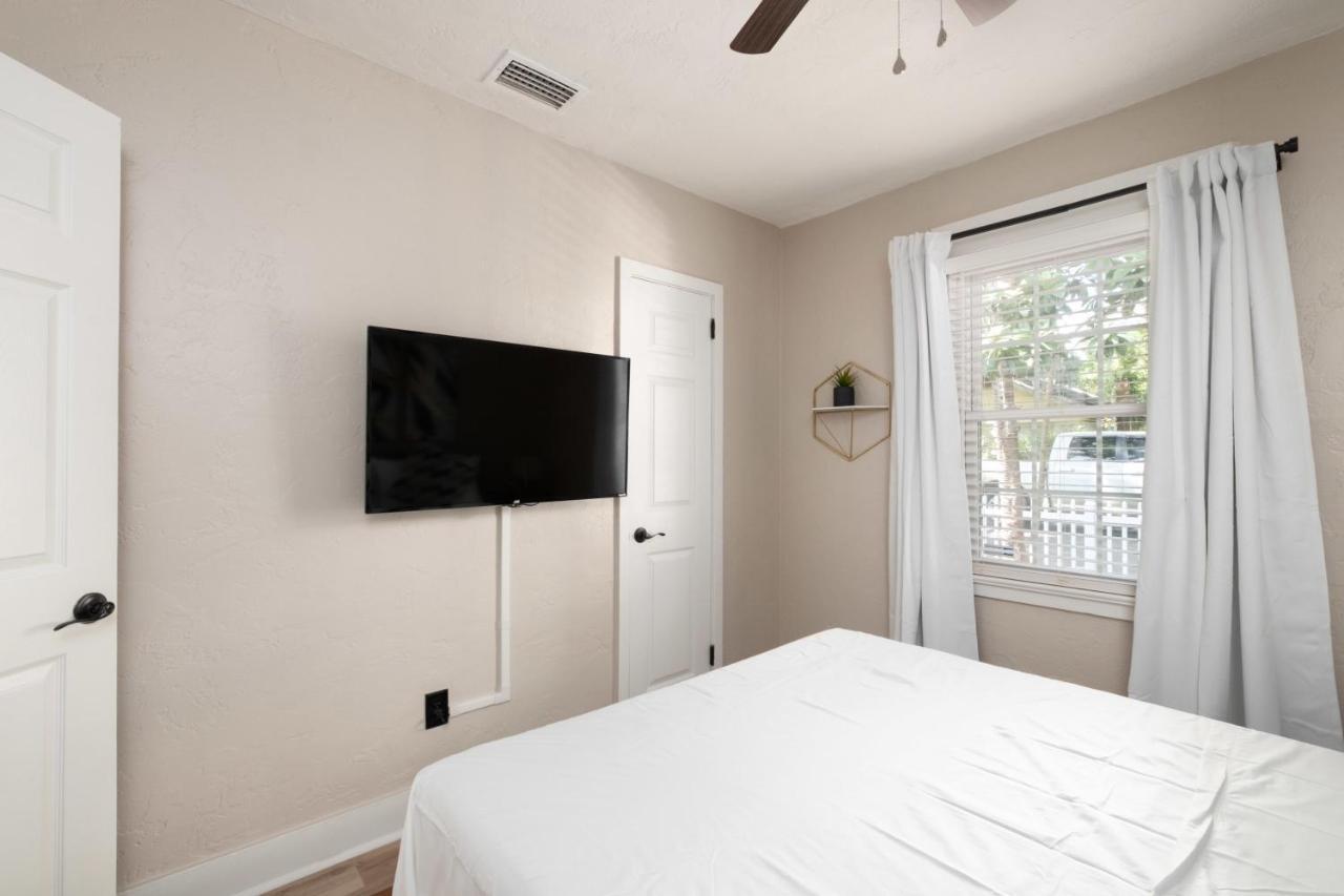 1 Mile To Uf & 5 Min Walk Downtown Pet Friendly