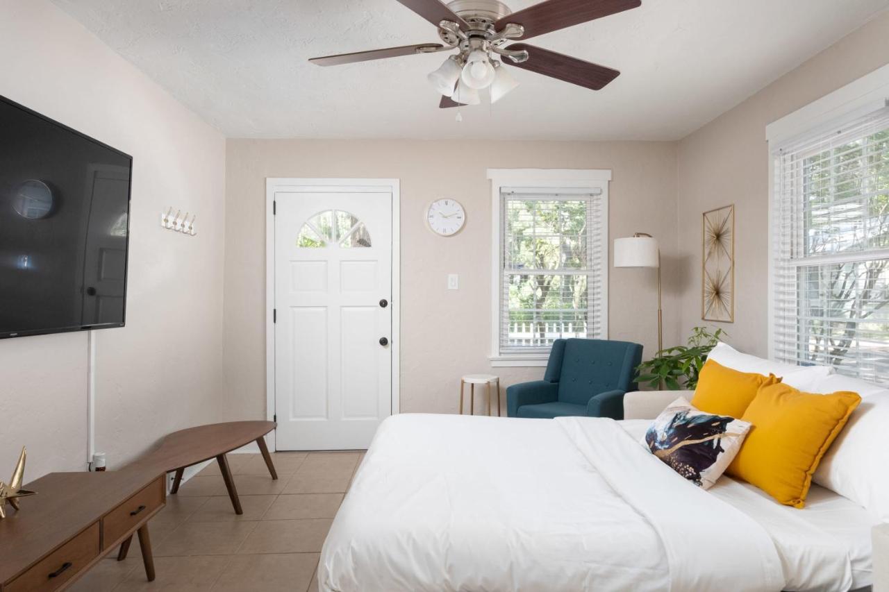 1 Mile To Uf & 5 Min Walk Downtown Pet Friendly *
