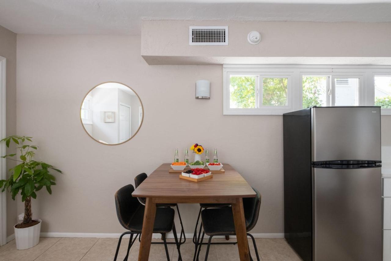 1 Mile To Uf & 5 Min Walk Downtown Pet Friendly Holiday home