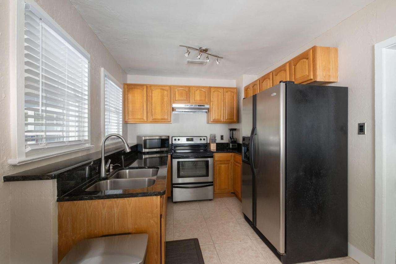 1 Mile To Uf & 5 Min Walk Downtown Pet Friendly Holiday home *