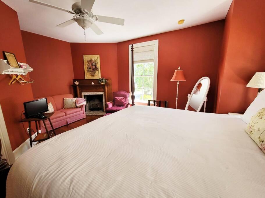 Briar Rose At Camellia Rose Downtown Bed & Breakfast Gainesville