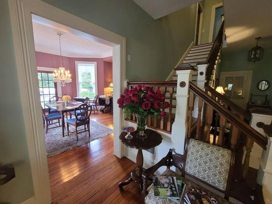 Bed & Breakfast Briar Rose At Camellia Rose Downtown *