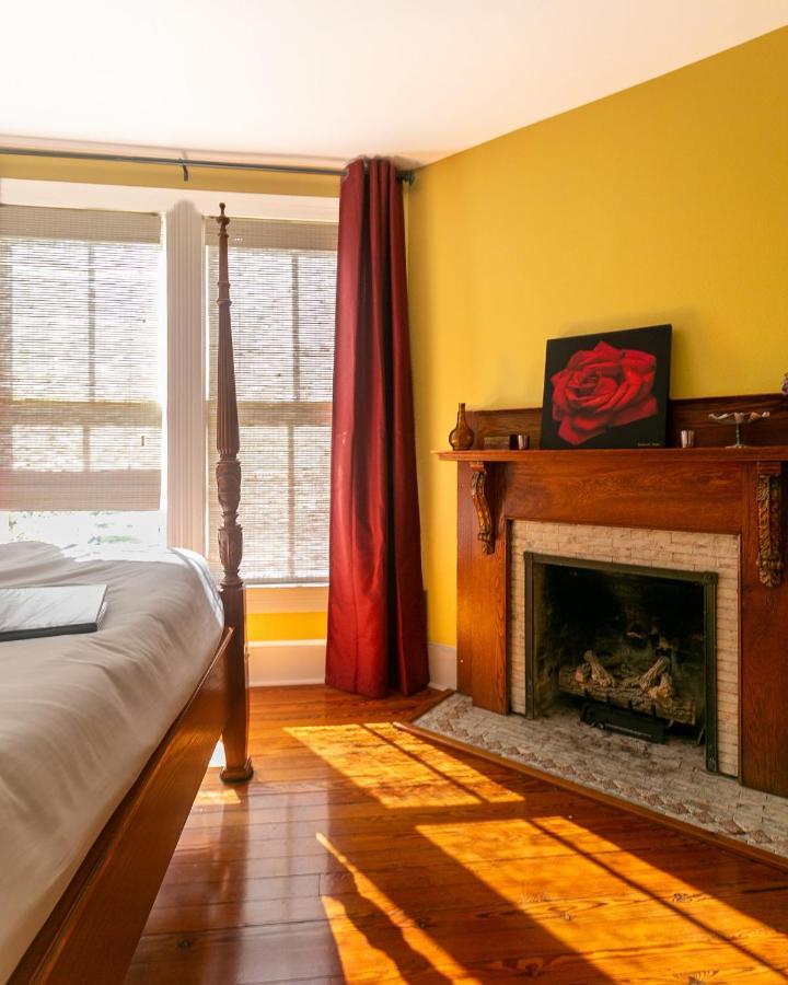 Bed & Breakfast Inspiration At Camellia Rose Downtown Gainesville