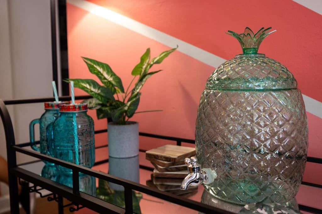 Your Uf Getaway: 1 Block From Campus - 4 Bd Haven *