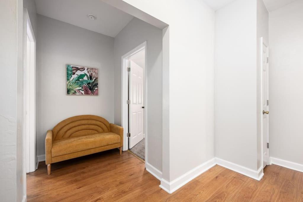 Your Uf Getaway: 1 Block From Campus - 4 Bd Haven