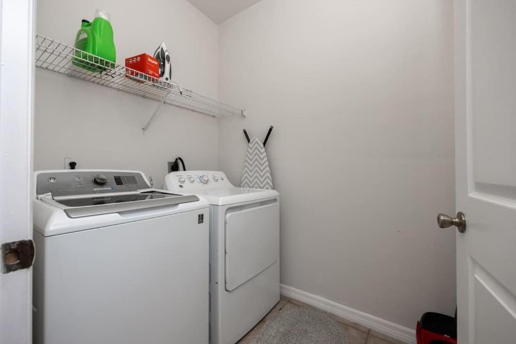 Your Uf Getaway: 1 Block From Campus - 4 Bd Haven Gainesville