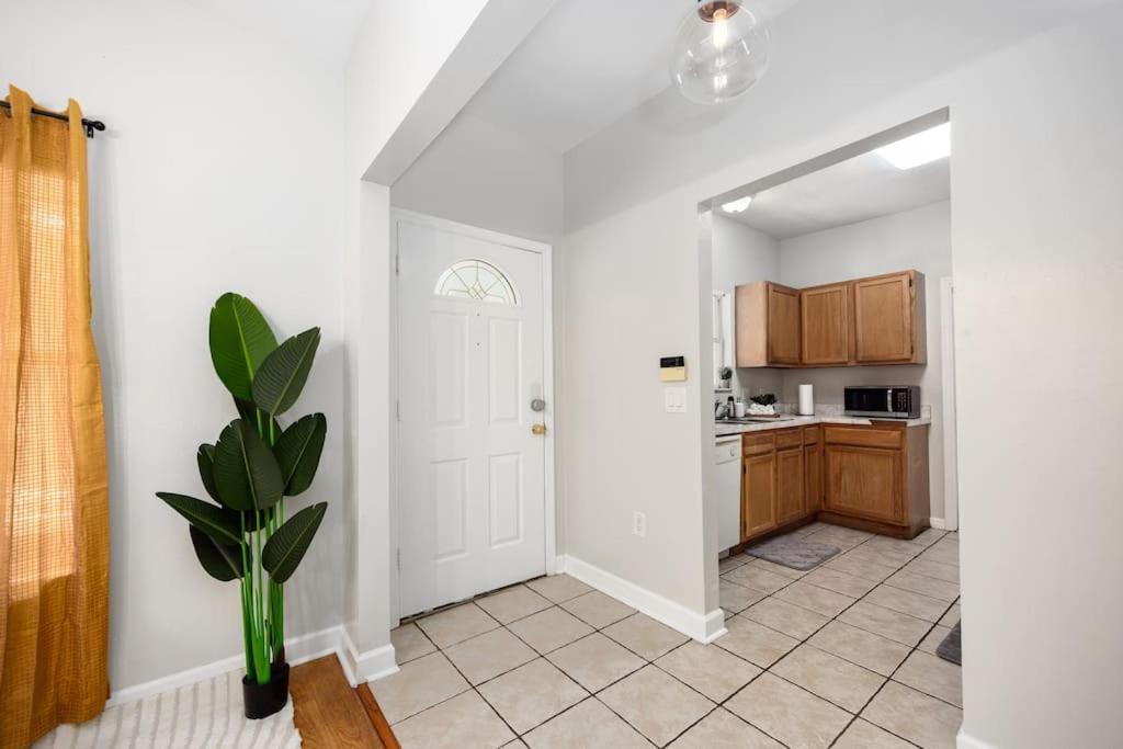 Your Uf Getaway: 1 Block From Campus - 4 Bd Haven * Gainesville