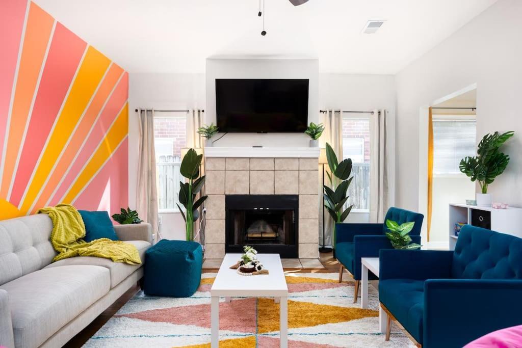 Your Uf Getaway: 1 Block From Campus - 4 Bd Haven Holiday home
