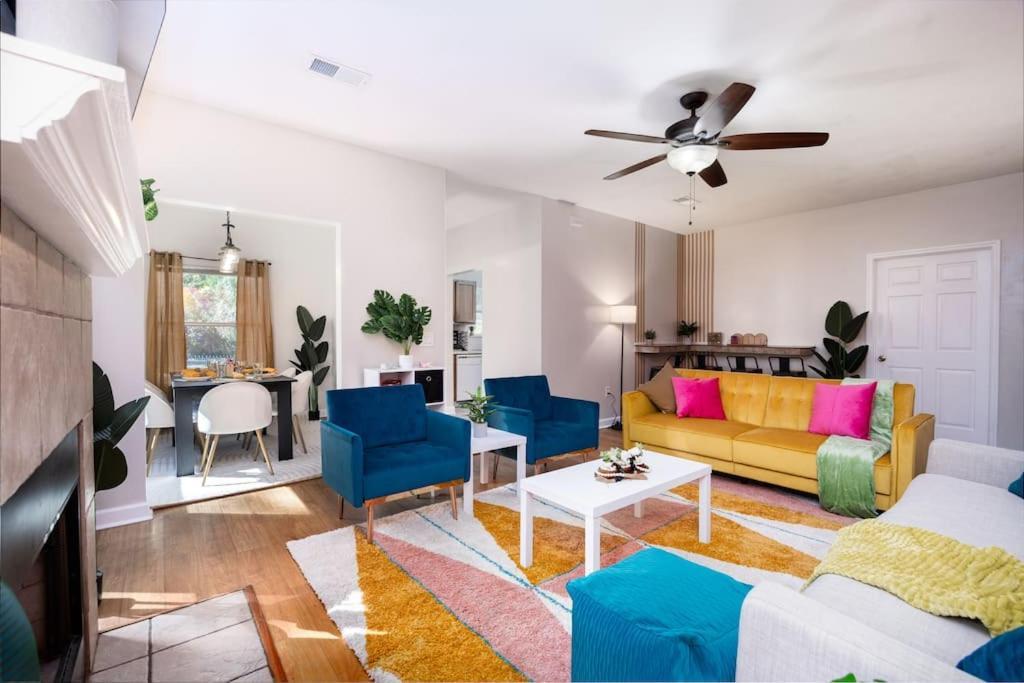 Holiday home Your Uf Getaway: 1 Block From Campus - 4 Bd Haven *