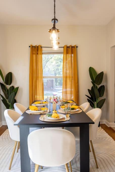 Holiday home Your Uf Getaway: 1 Block From Campus - 4 Bd Haven *