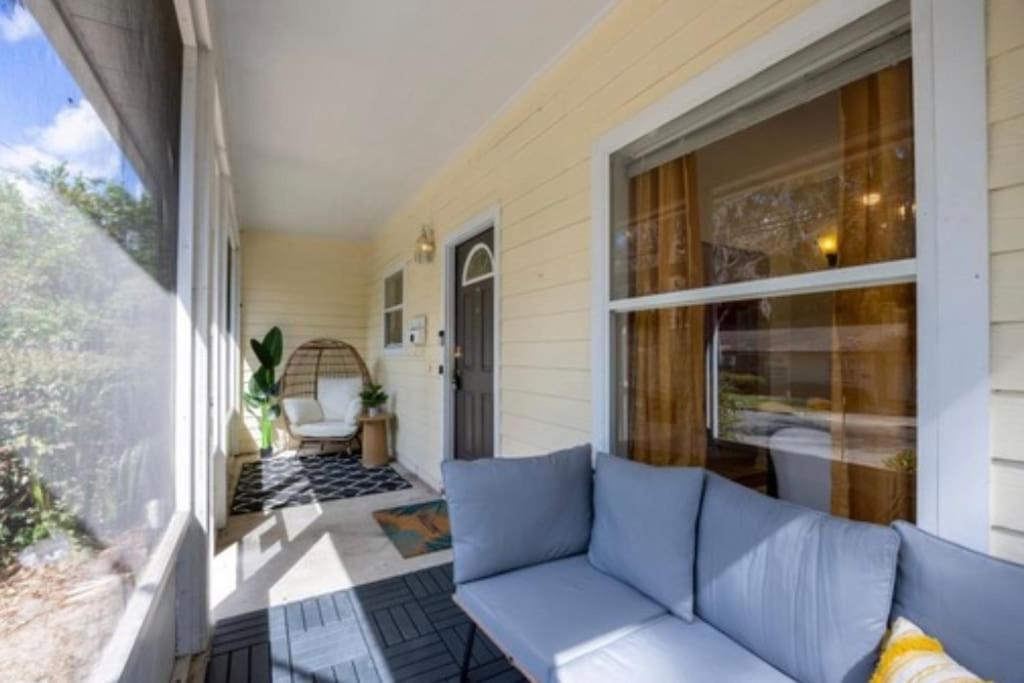Your Uf Getaway: 1 Block From Campus - 4 Bd Haven Holiday home