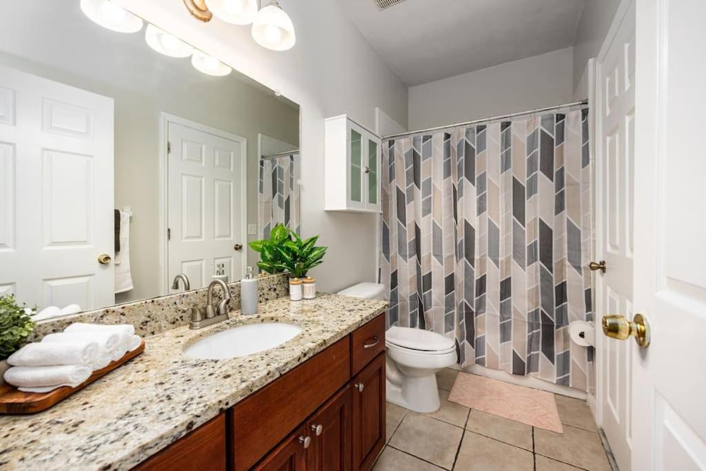 Your Uf Getaway: 1 Block From Campus - 4 Bd Haven Holiday home Gainesville