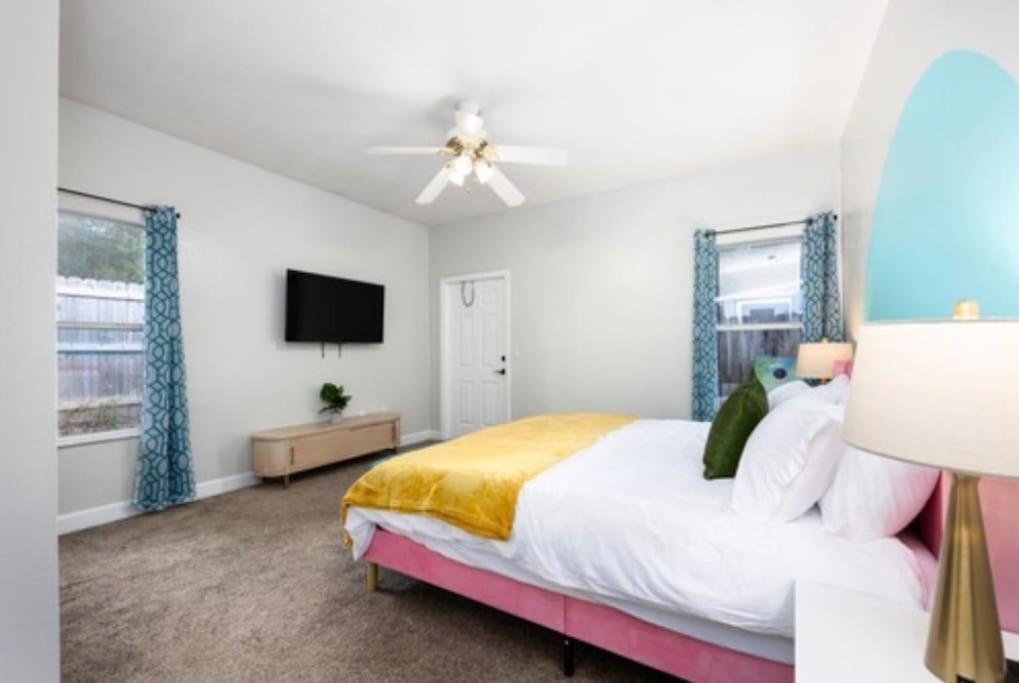 Holiday home Your Uf Getaway: 1 Block From Campus - 4 Bd Haven Gainesville