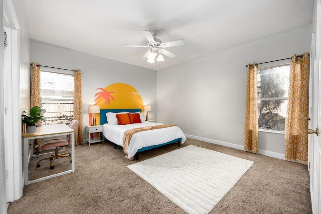 Your Uf Getaway: 1 Block From Campus - 4 Bd Haven Holiday home Gainesville