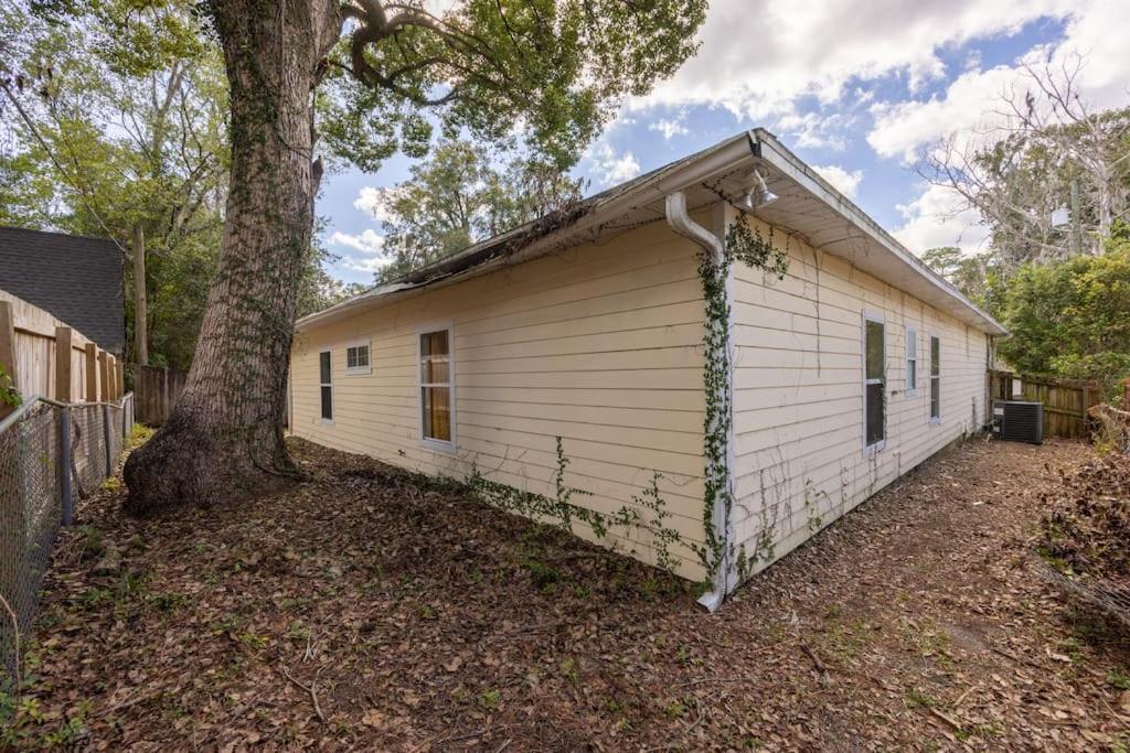 Holiday home Your Uf Getaway: 1 Block From Campus - 4 Bd Haven *