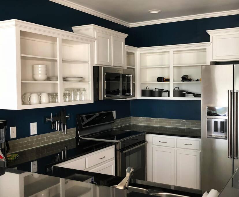 5-star Luxury - Atop The Seagle Building Apartment