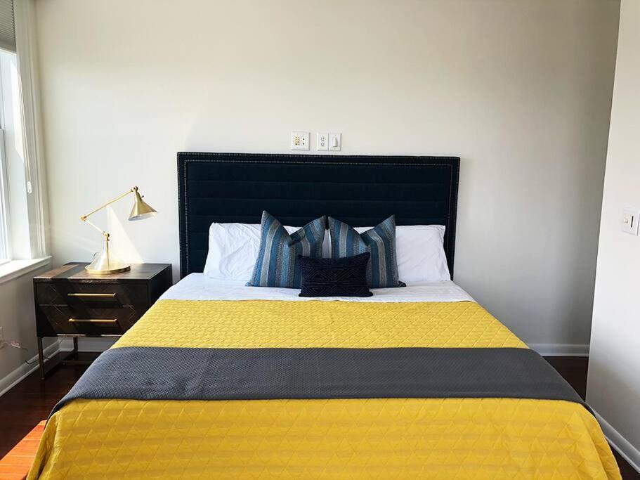 5-star Luxury - Atop The Seagle Building Apartment