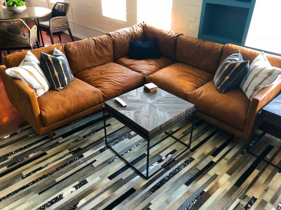 5-star Luxury - Atop The Seagle Building Apartment *