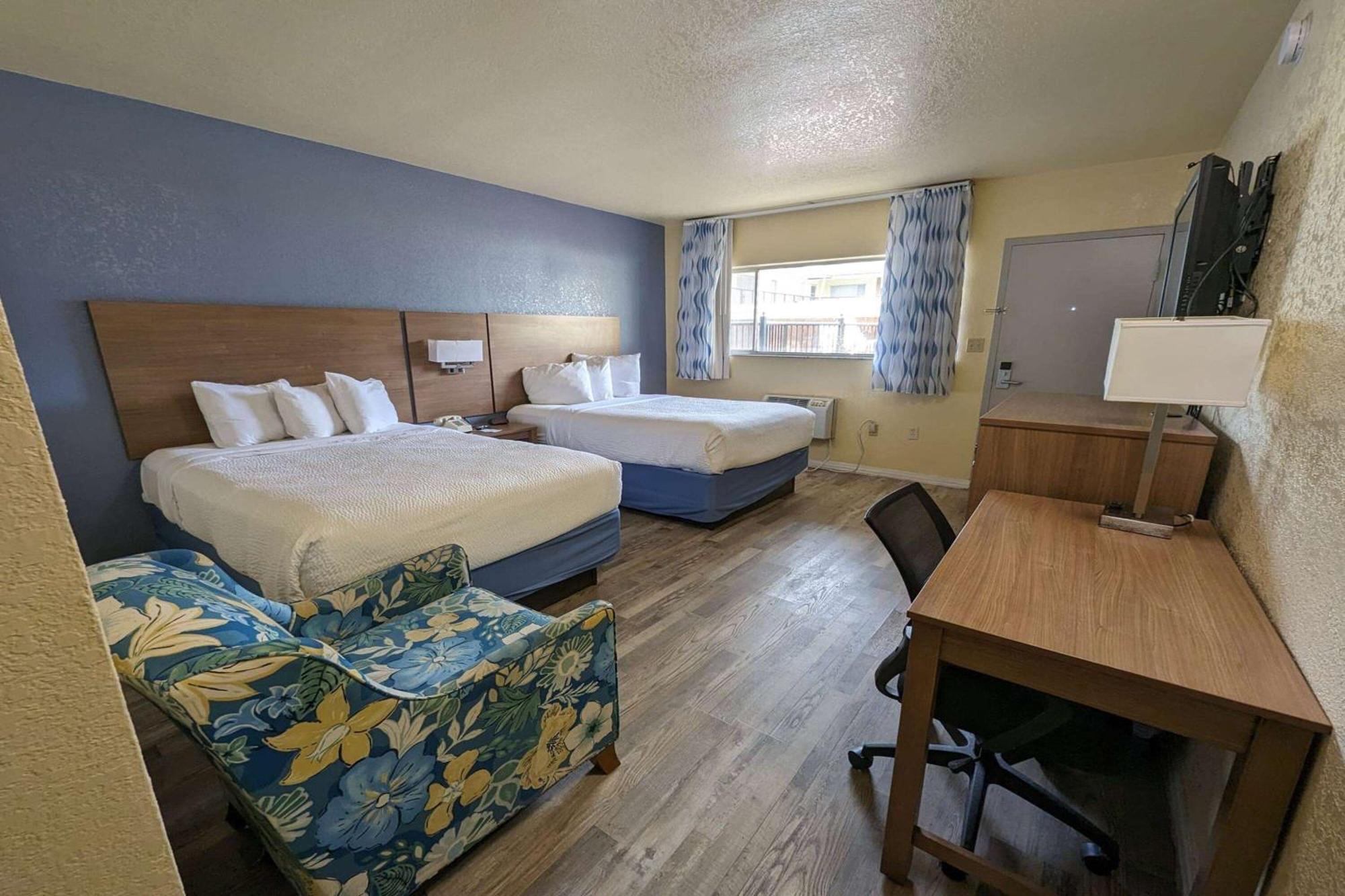 Hotel Days By Wyndham University 2*